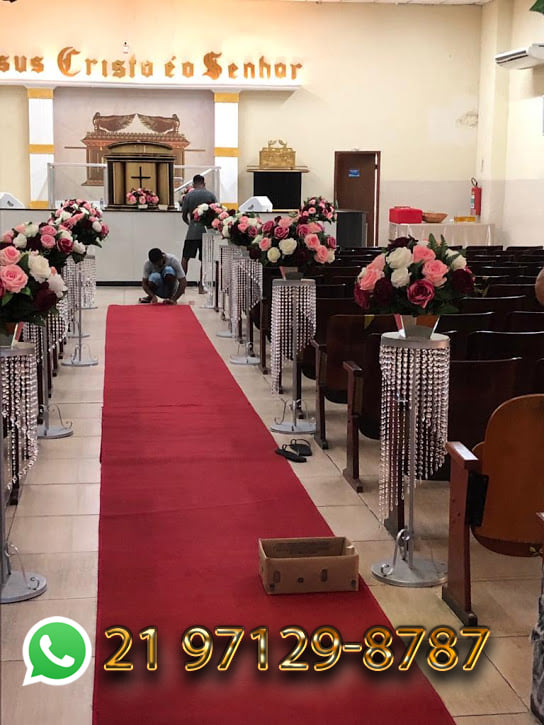 Arranjo de Flores Artificiais para Igreja.jpg
