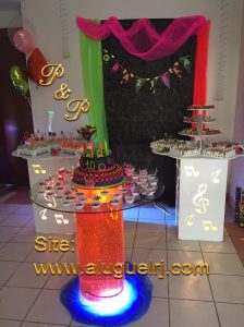 ALUGUEL DE MESA BORBULHANTE E PROVENÇAL ILUMINADA