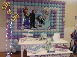 DECORAÇÃO COM BOLAS FROZEN