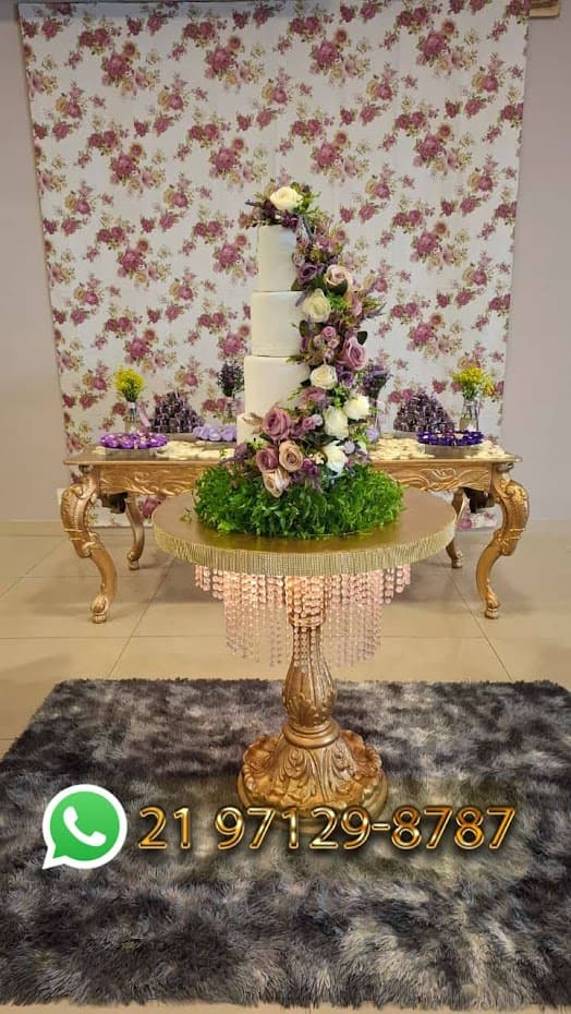 Aluguel de Mesa Retangular Luis XV Dourada e Mesa Redonda de Pedraria para Casamentos e Festas de 15 Anos